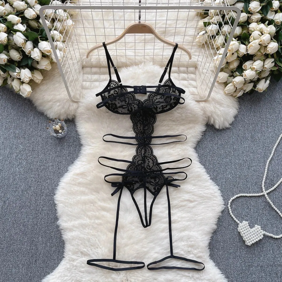 Body Camisole en dentelle ajourée pour femmes, col en v, dos nu, sans manches, Lingerie érotique, coupe cintrée, pyjama avec nœud, Sexy, combishort transparent noir