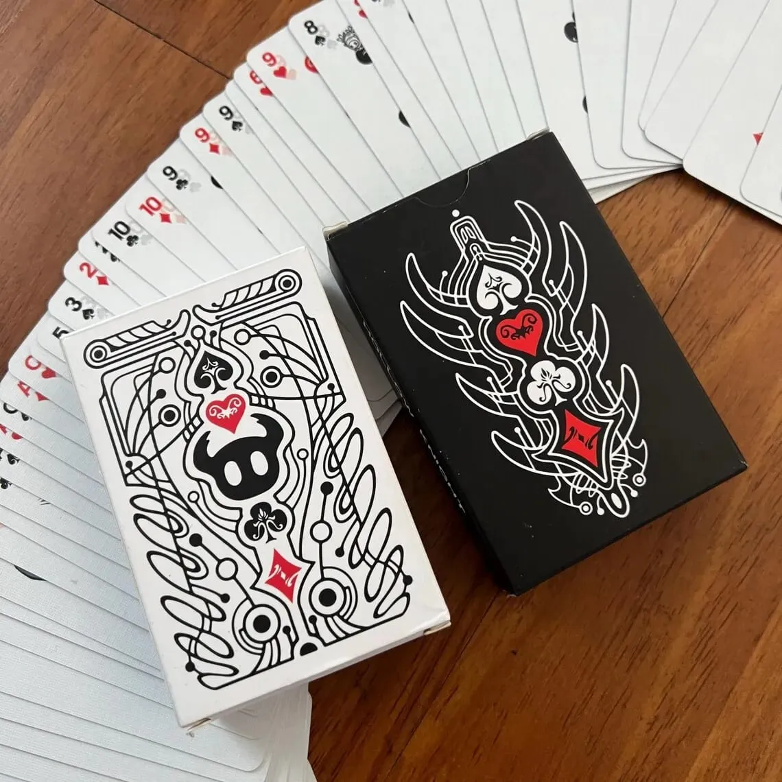 Hollow Knight Standard Poker Card Set Black and White Playing Card Game Card Group Portable Creative Party Game Toys Gift — image 4