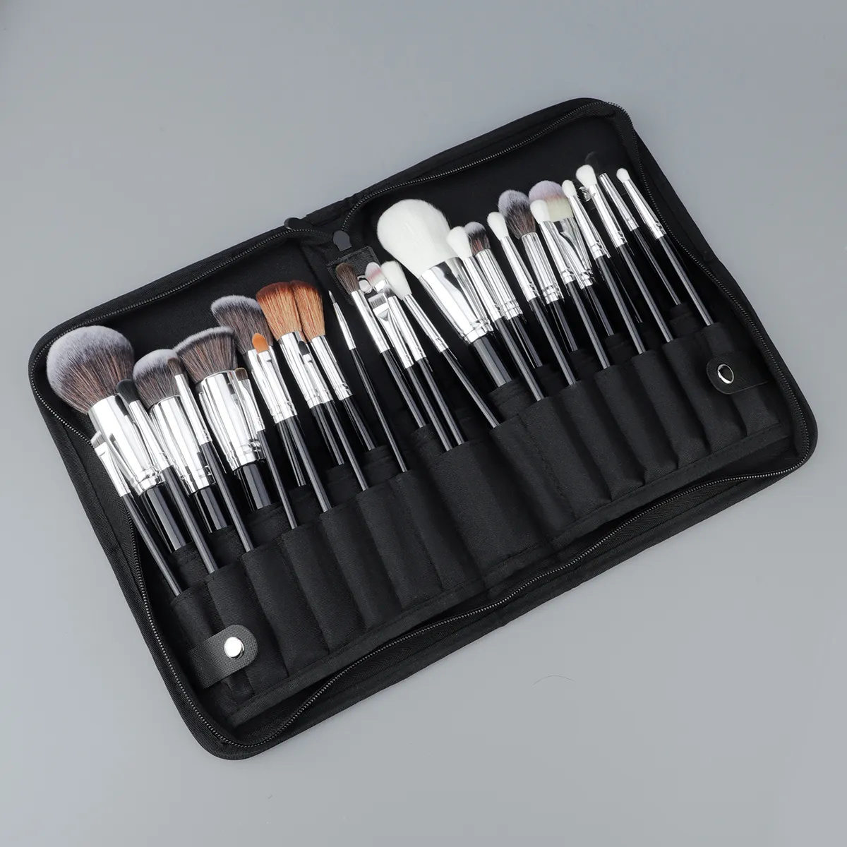 30Pcs Professional Makeup Brushes Set With Portable Storage Bag Black And White Bristles Fully Meet Makeup Needs — image 4